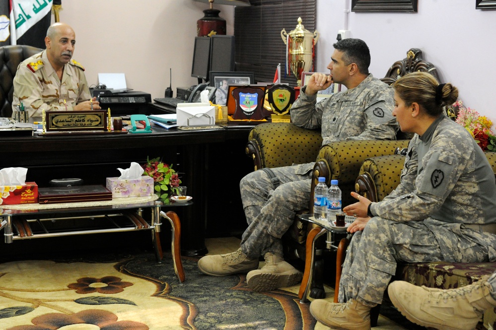 Meeting with Iraqi military officer