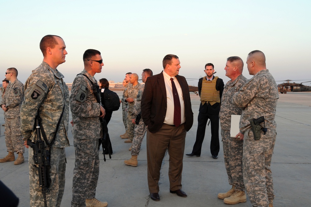 Montana senator visits troops in Baghdad