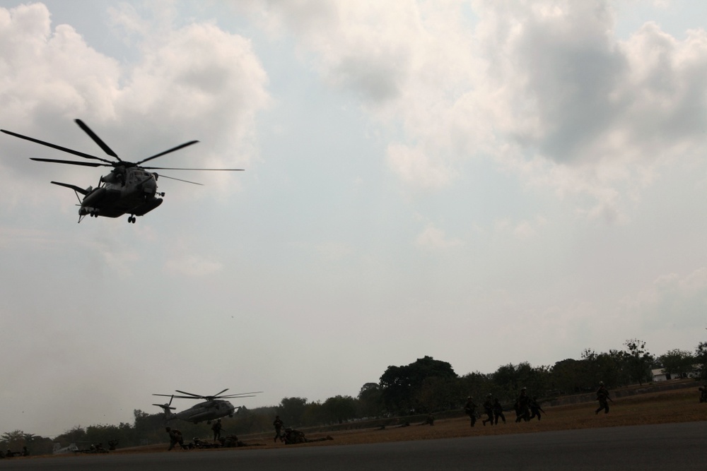 Marines conduct mock helo-raid during Cobra Gold 2011