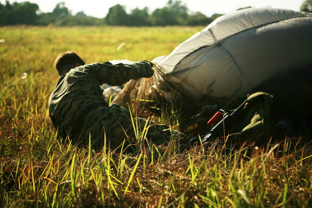 3rd Reconnaissance Battalion Marines conduct HALO training during Cobra Gold 2011