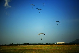 3rd Reconnaissance Battalion Marines conduct HALO training during Cobra Gold 2011