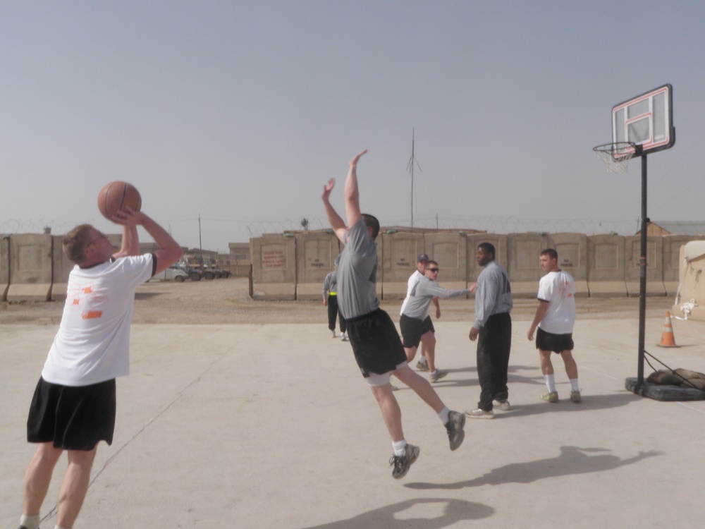 ‘Longknife’ Squadron holds 3-on-3 basketball tournament