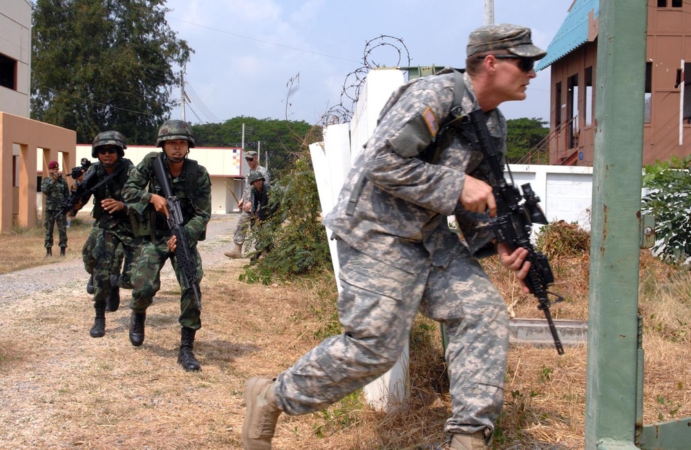 US, Thai troops trade urban tactics