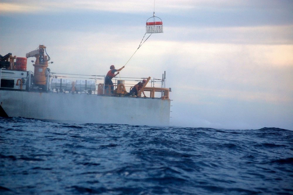 Coast Guard and Navy conduct search and rescue training