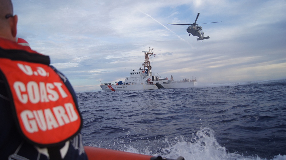 Coast Guard and Navy conduct search and rescue training