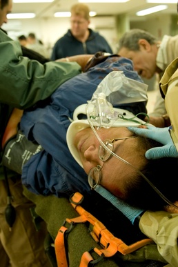 Iraqi medics learn first responder skills