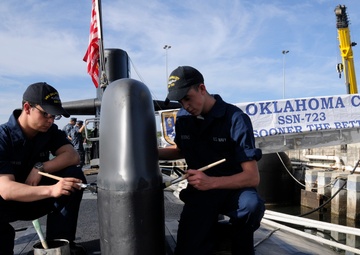 USS Oklahoma sailors paint submarine