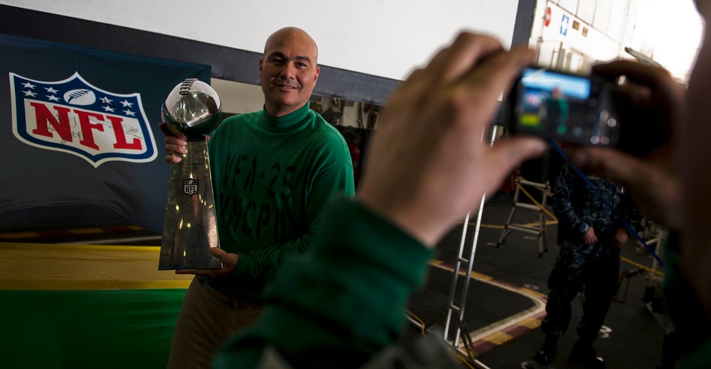 Packers visit Carl Vinson