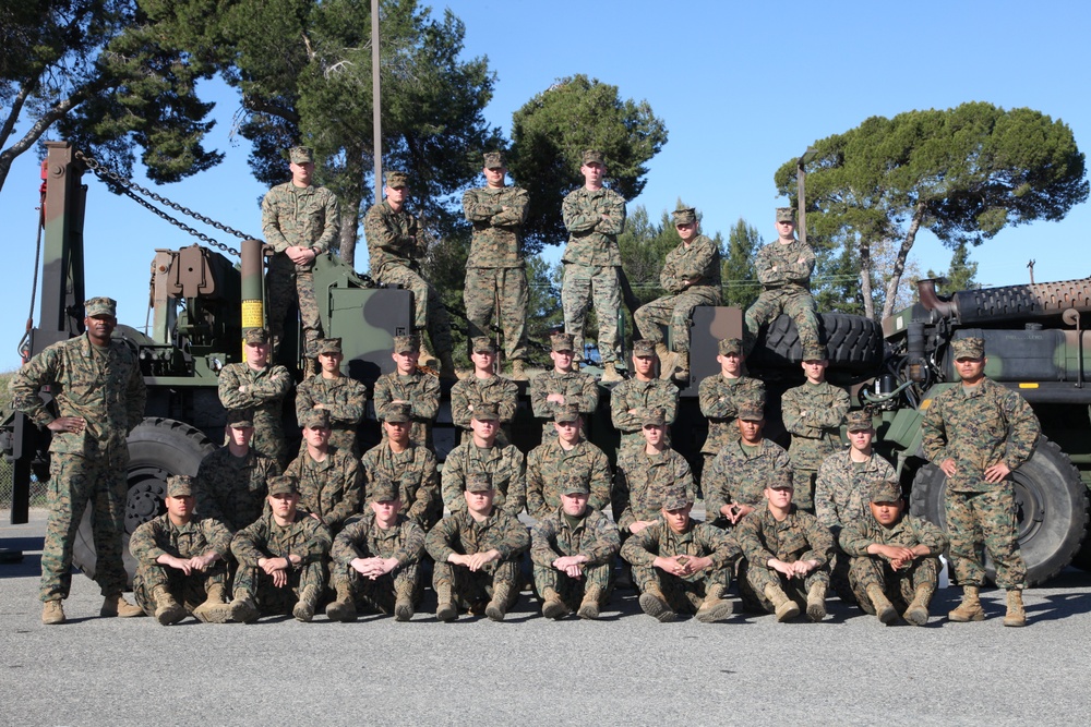 CLR-1 Marines participate in wrecker course