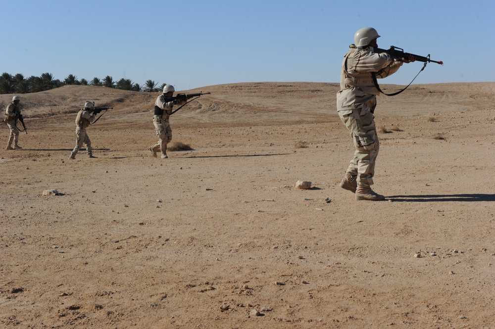 Iraqi Soldiers Train in Camp Al Asad