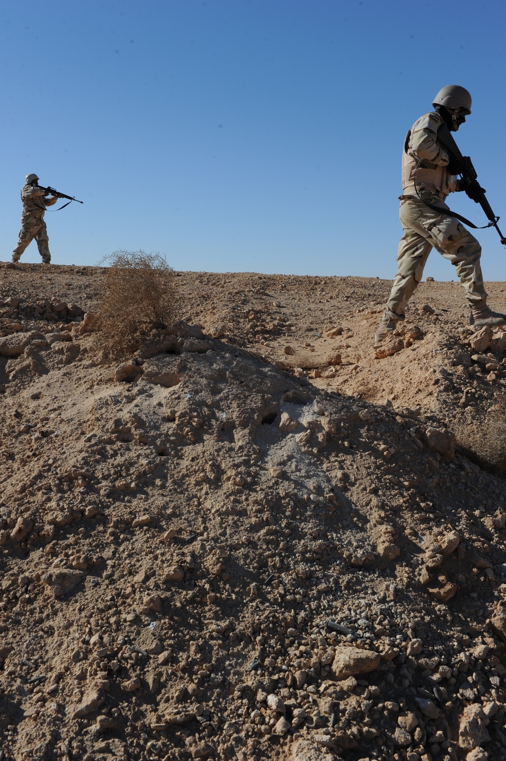 Iraqi Soldiers Train in Camp Al Asad