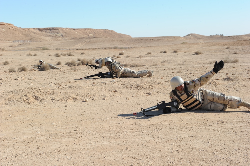 Iraqi Soldiers Train in Camp Al Asad