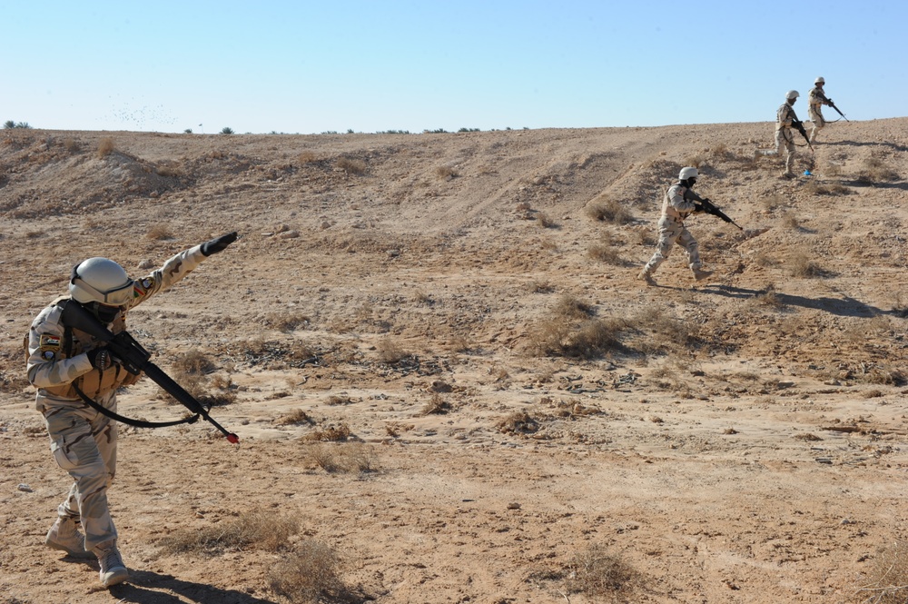 Iraqi Soldiers Train in Camp Al Asad