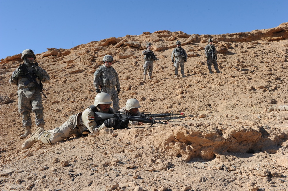 Iraqi Soldiers Train in Camp Al Asad