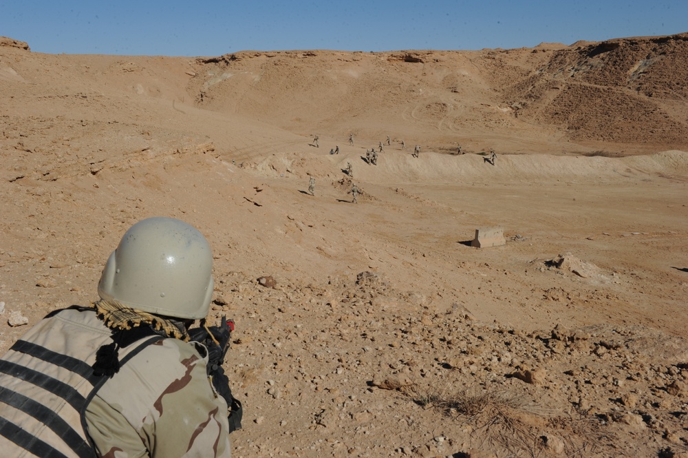 Iraqi Soldiers Train in Camp Al Asad