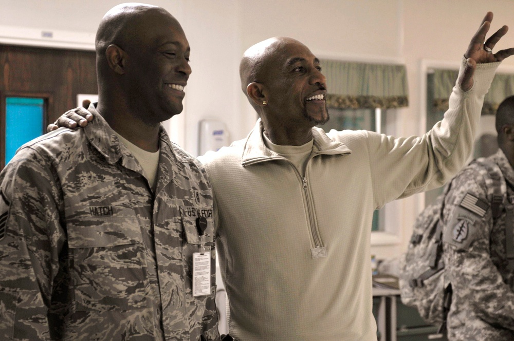 Montel Williams, Command Sergeant Maj. Marvin Hill visit Bagram Airmen