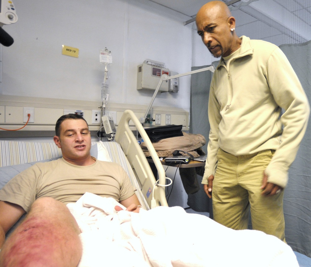 Montel Williams, Command Sergeant Maj. Marvin Hill visit Bagram Airmen