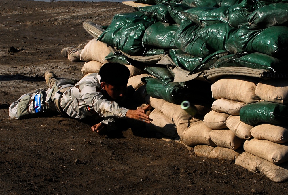 USD-C ‘Dragon’ Battalion soldiers train Iraqi Army on vehicle maintenance, combat scenarios