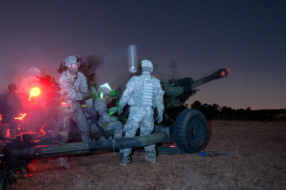 Airborne artillery unit fires live rounds during mass training exercise