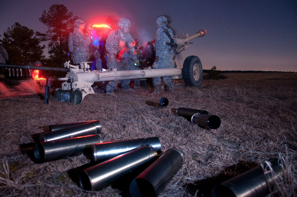 Airborne artillery unit fires live rounds during mass training exercise