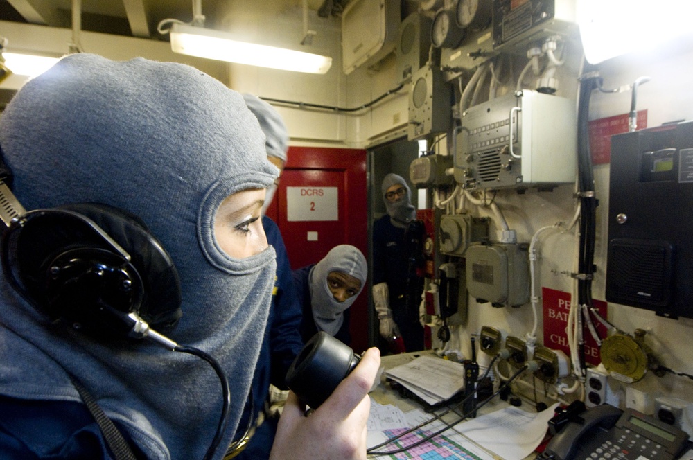 Sailors conduct fire drill