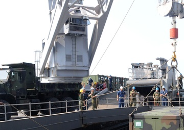 Marines, sailors visit Thailand