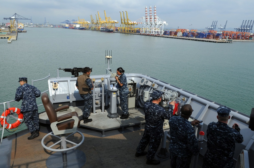 Marines, sailors visit Thailand