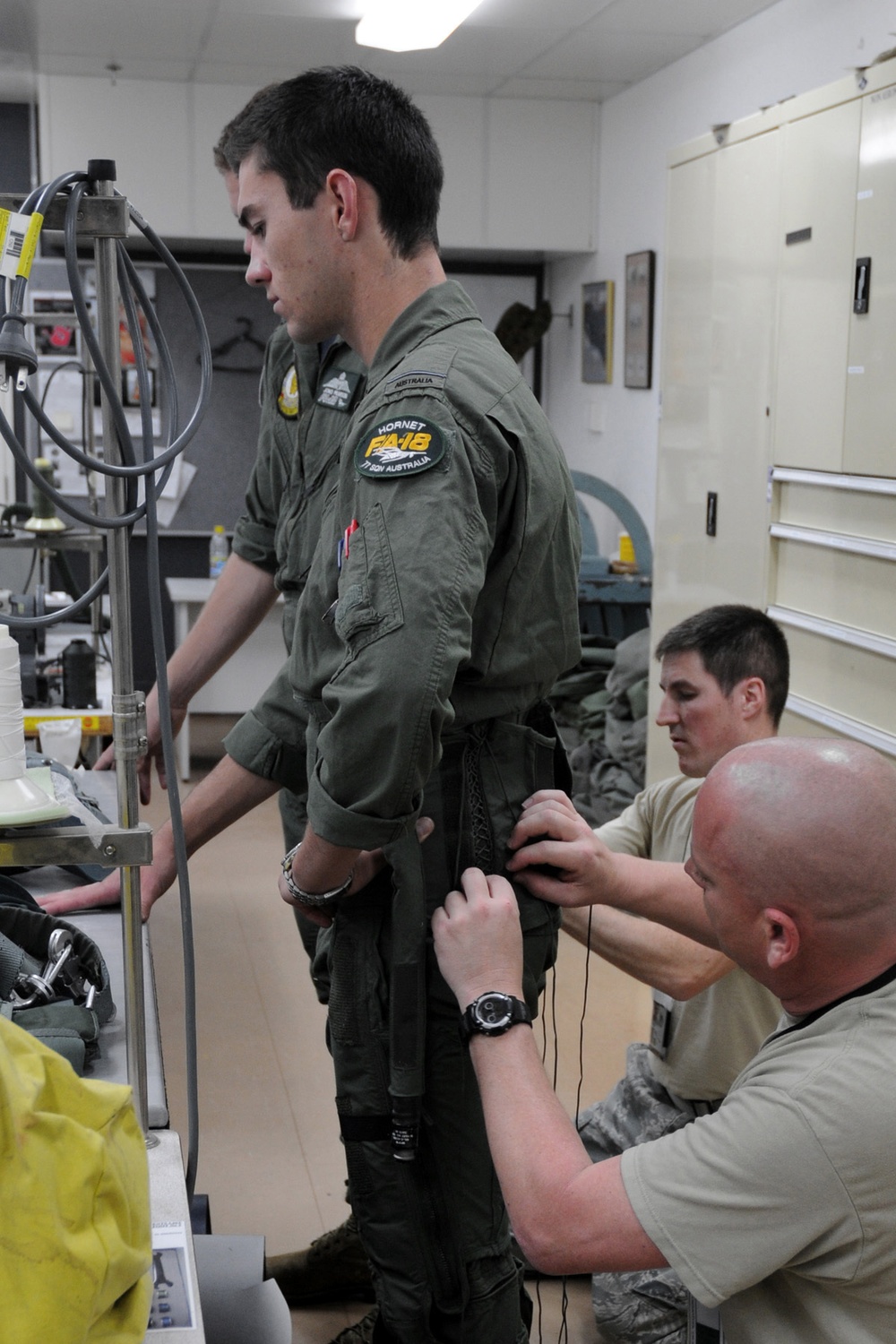 132nd Life Support trains Australian pilots in preparation for their flight in D model F-16.