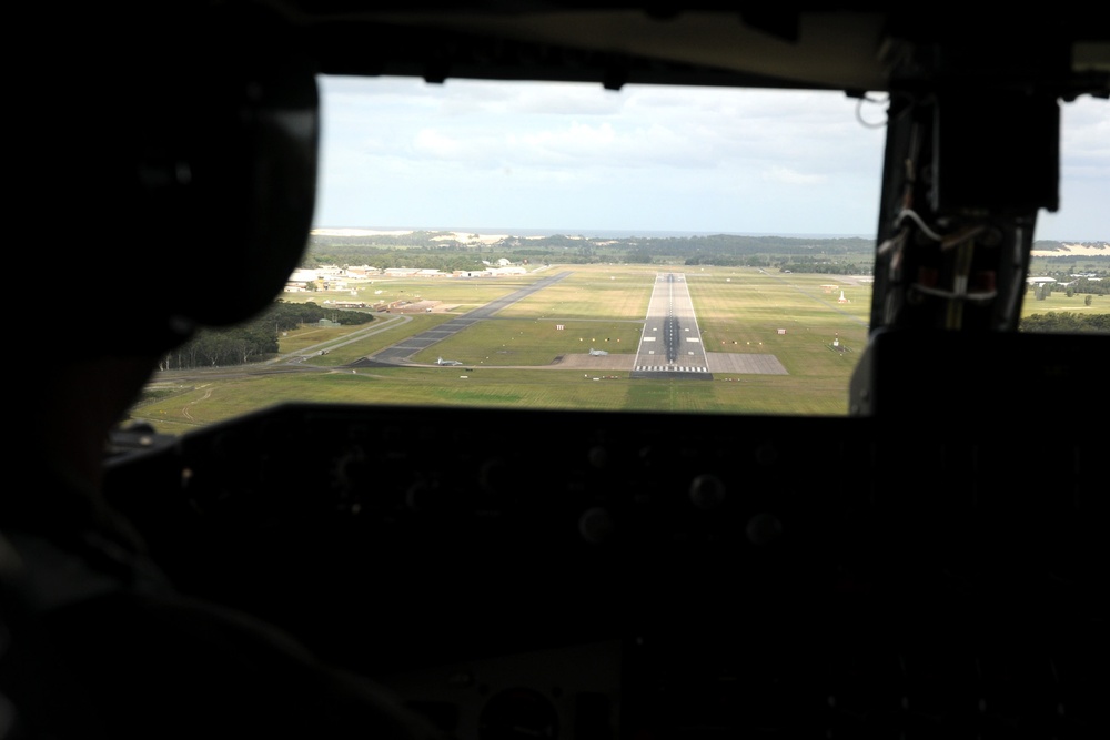 185th KC-135 performs aerial refueling of 132nd F-16s during deployment in Australia.