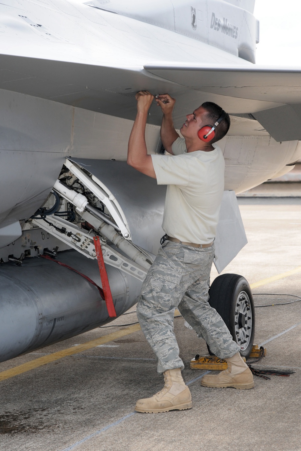 132FW prepares and launches F-16s during joint flying mission in Australia.