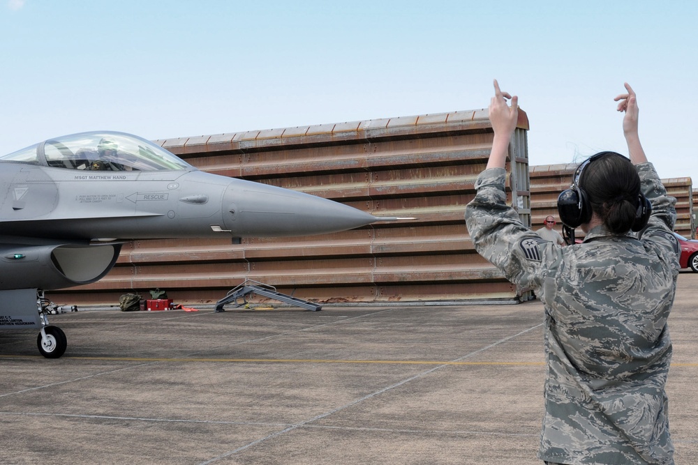 132FW prepars to launch F-16 aircraft during joint flying mission in Australia.