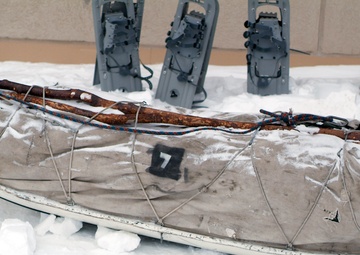 Instructor trains soldiers to survive in the arctic