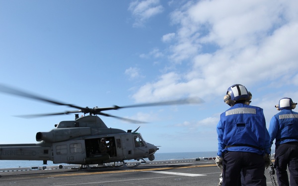 USS Makin Island helicopter landing