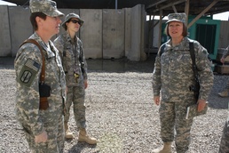 NETCOM Commander Visits SC Signal Unit At Camp Victory