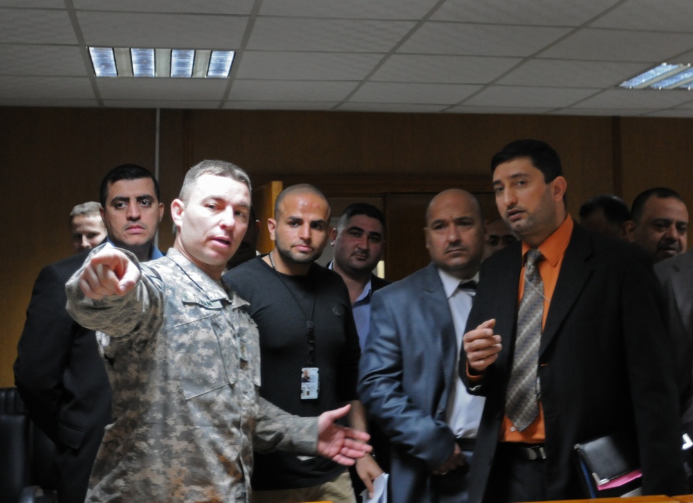 Iraqi judge advocates, legal counsels observe court martial