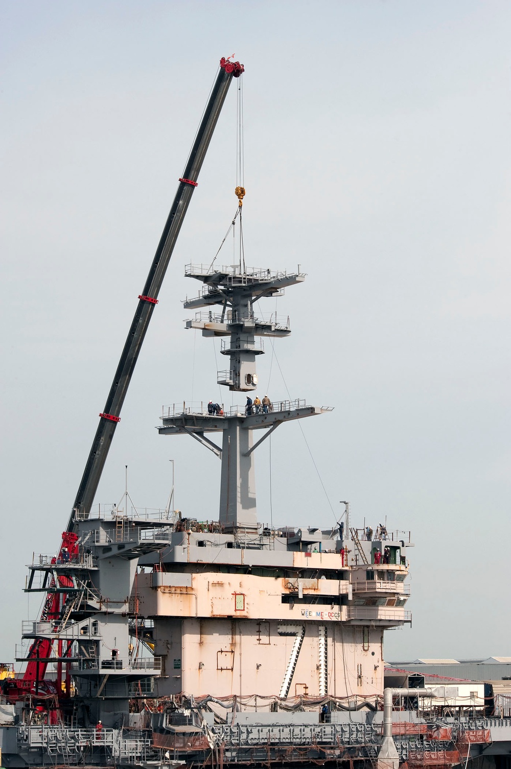 Installation of USS Theodore Roosevelt's Main Mast