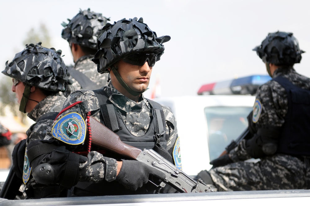 Select Iraqi Federal Police students graduate newly-developed personal security course