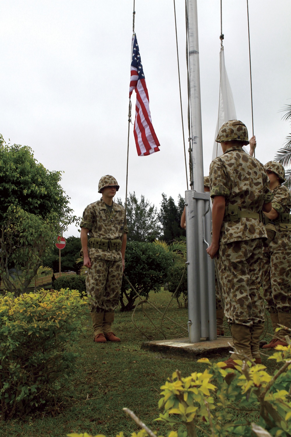 Zukeran supports troops with sweets, ceremony