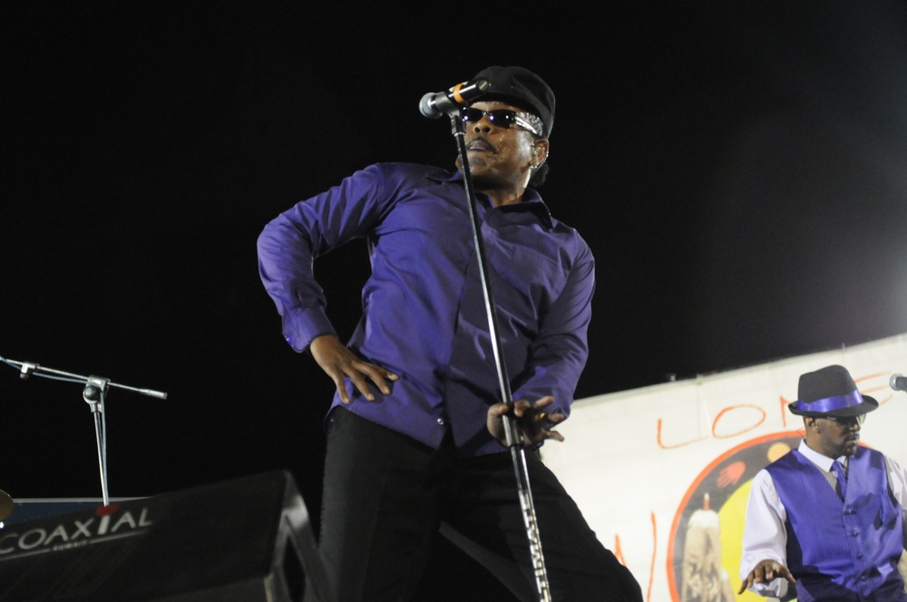 Charlie Wilson sets groove on Camp Victory