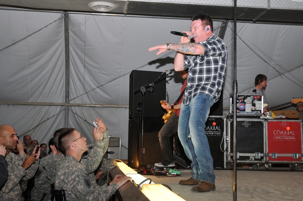 Smash Mouth gives ‘all star’ performance at COB Adder