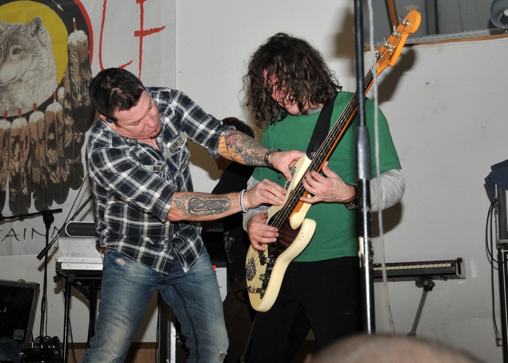 Smash Mouth gives ‘all star’ performance at COB Adder