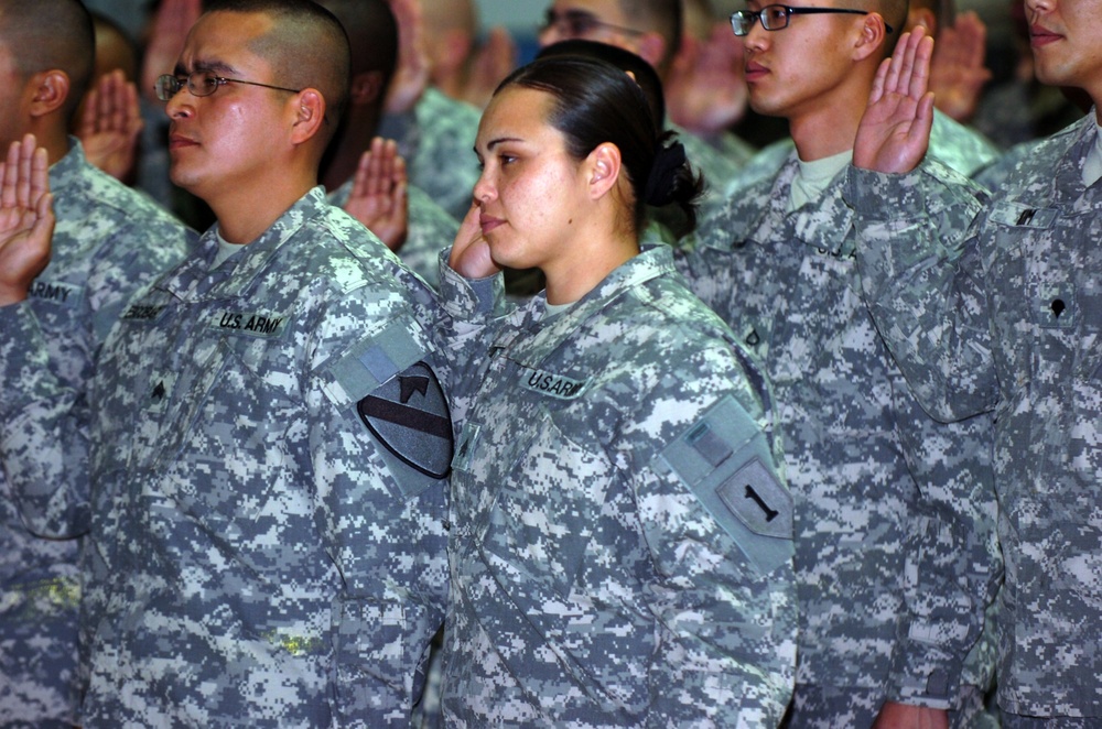 Soldiers take Oath of Citizenship