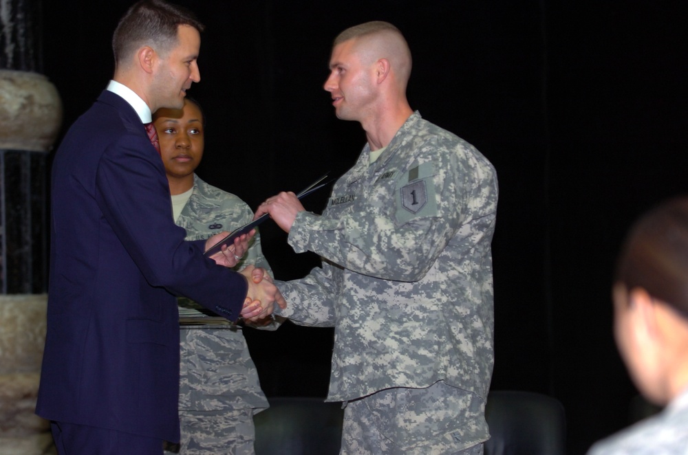 Soldiers take Oath of Citizenship