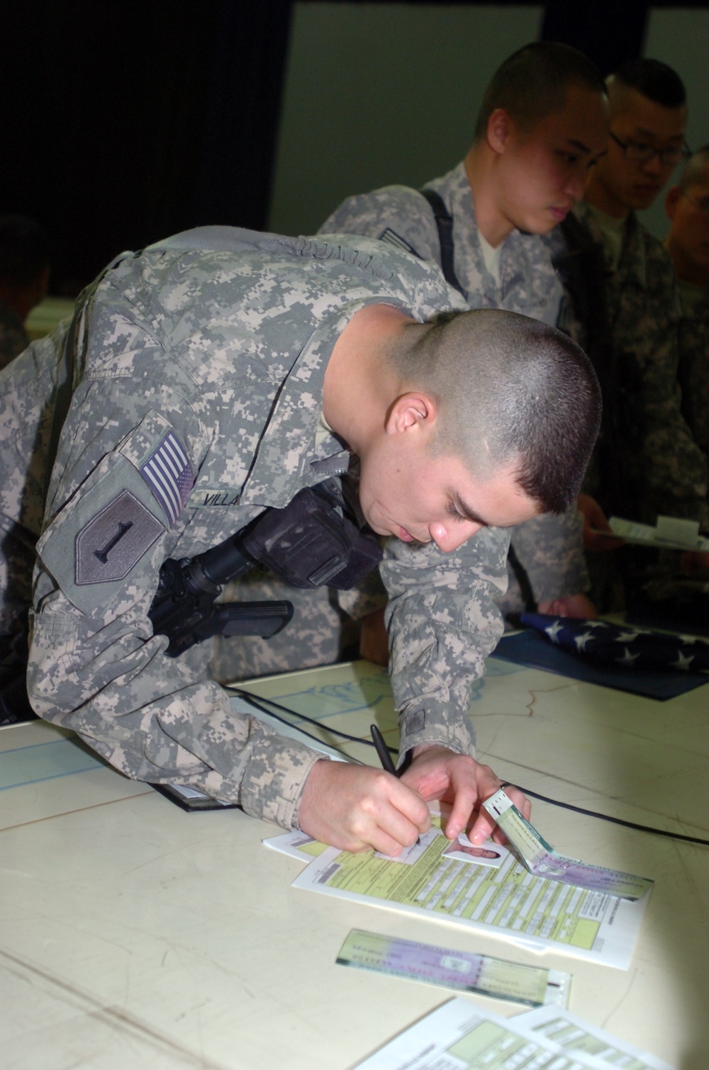 Soldiers take Oath of Citizenship