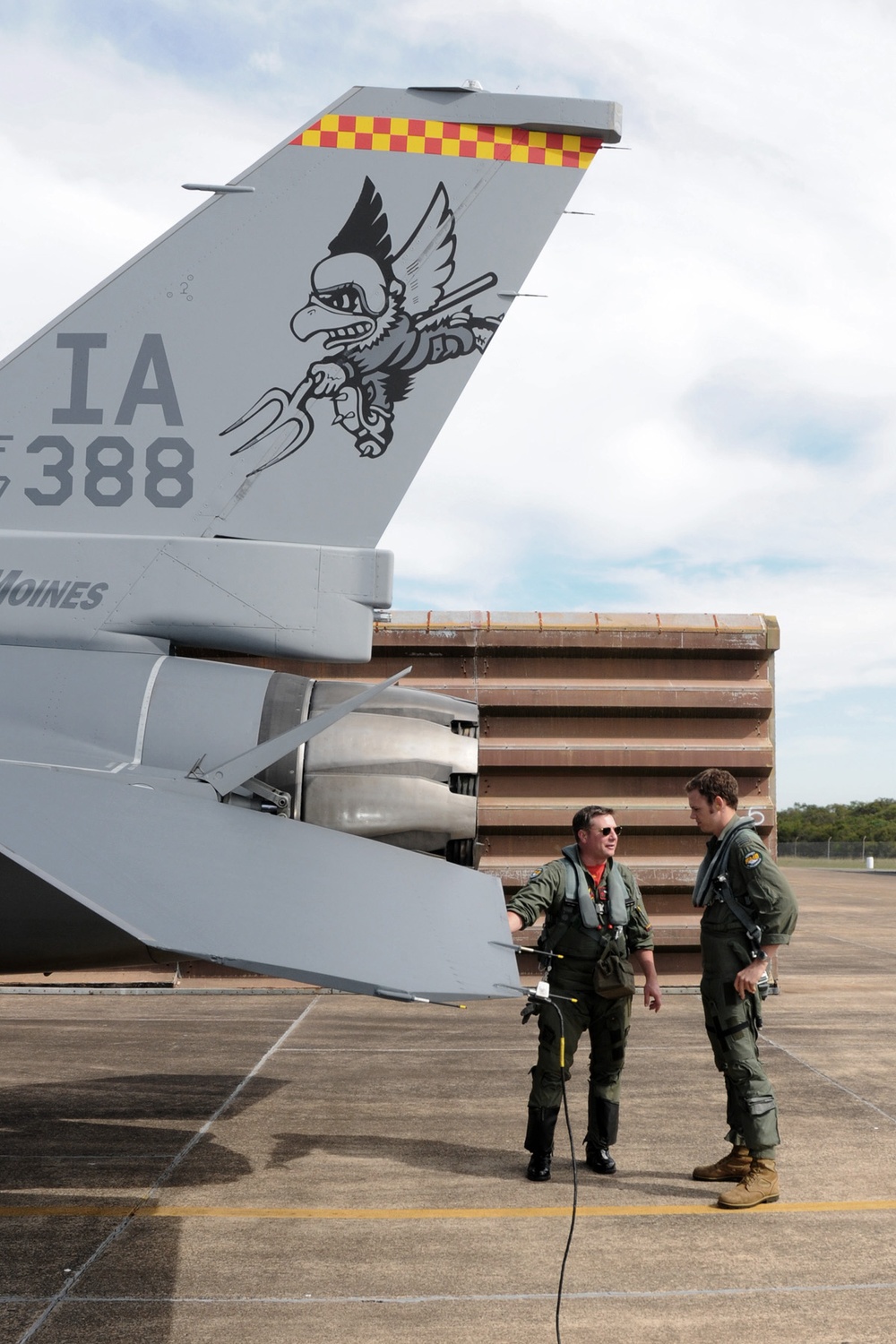 Australian pilot is given the chance to experience flight in a 132FW F-16 aircraft during DACT mission in Australia.