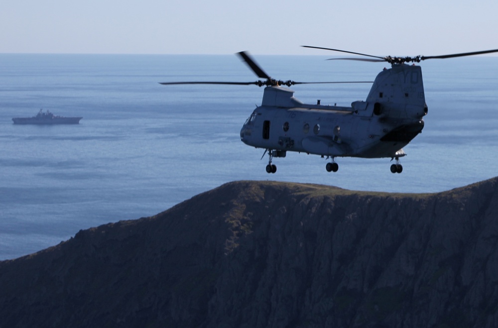 Red Dragons fly 11th MEU during Iron Fist