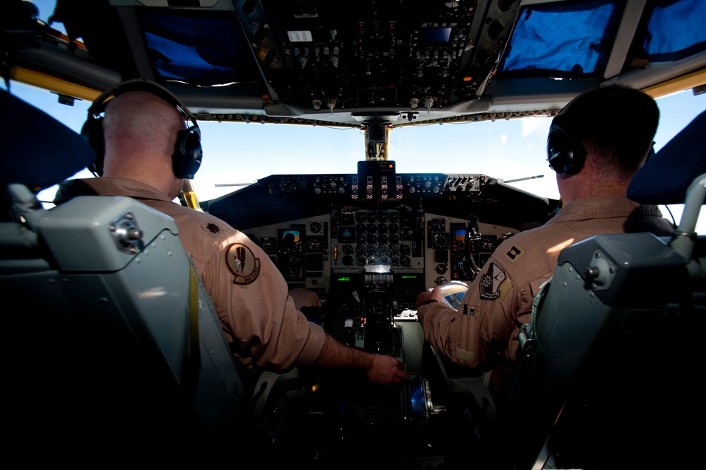 DVIDS - Images - B1B Lancer OEF Air Refueling Mission [Image 15 of 33]