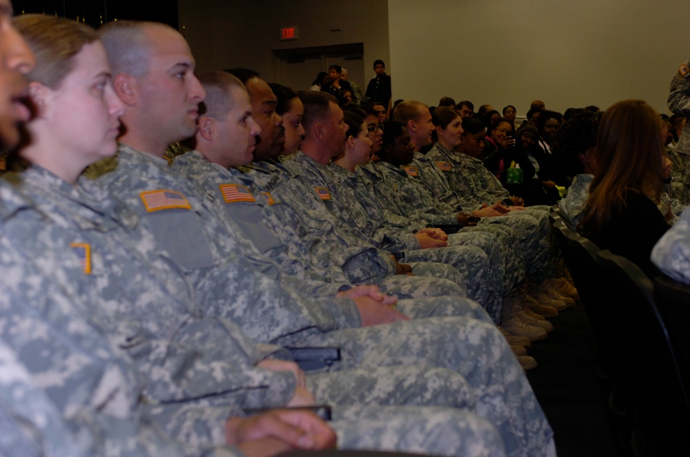 275th CSSB Holds Mobilization Ceremony