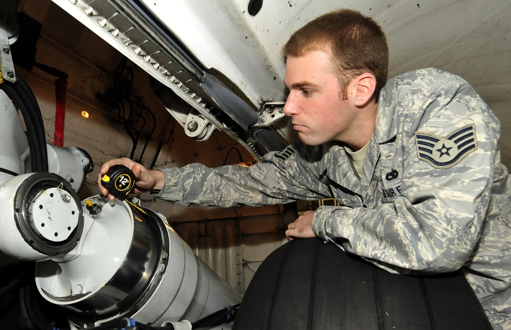 DVIDS - News - Airmen of Joint Base Lewis-McChord maintenance flight ...