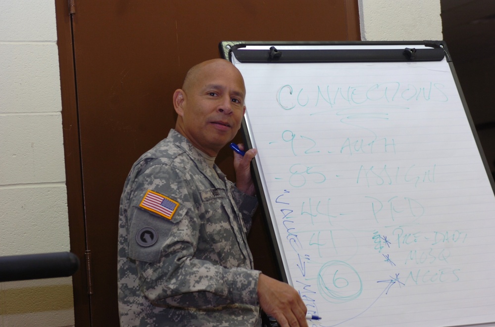 Commanding Generals’ visit 475th Quartermaster Group Soldiers